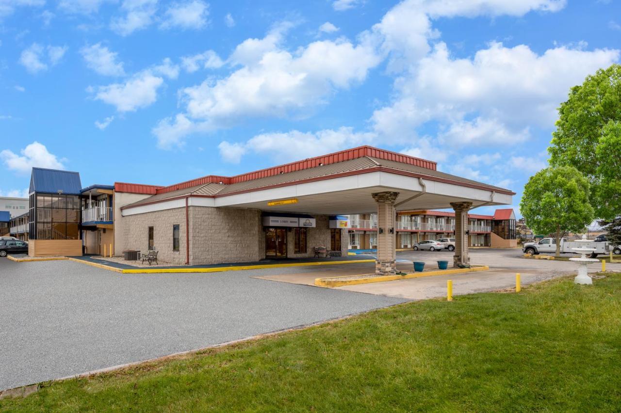 Super 8 By Wyndham Perrysburg-Toledo Hotel Luaran gambar