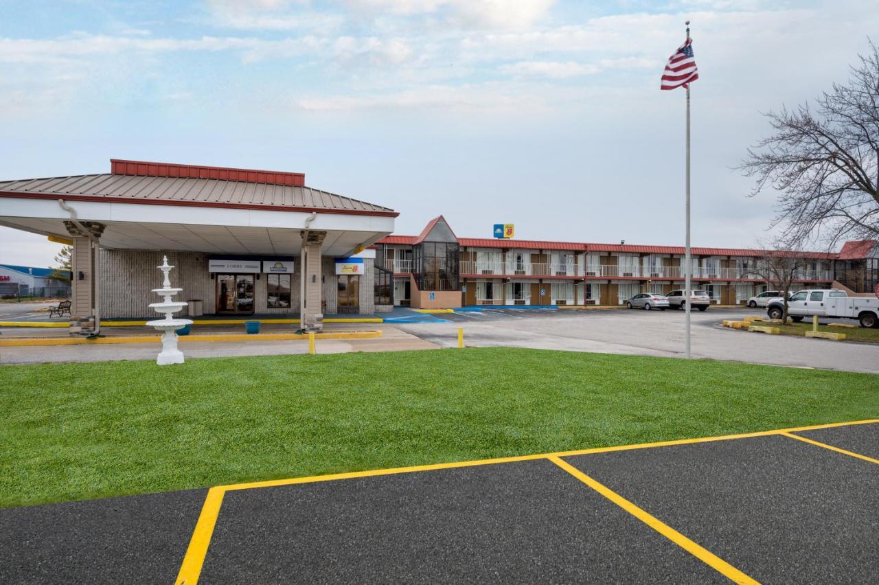 Super 8 By Wyndham Perrysburg-Toledo Hotel Luaran gambar