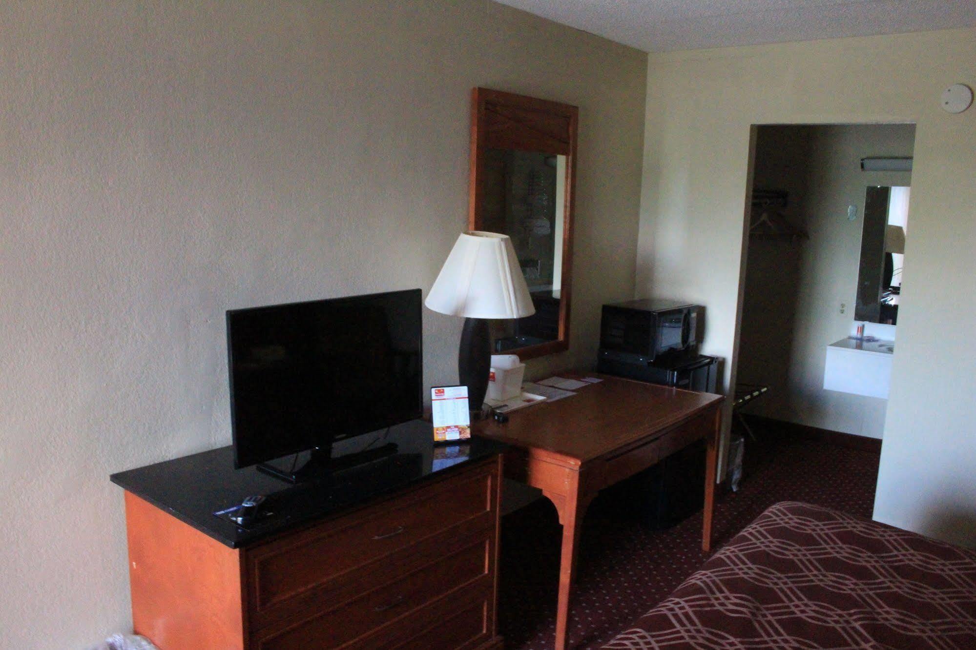 Super 8 By Wyndham Perrysburg-Toledo Hotel Luaran gambar