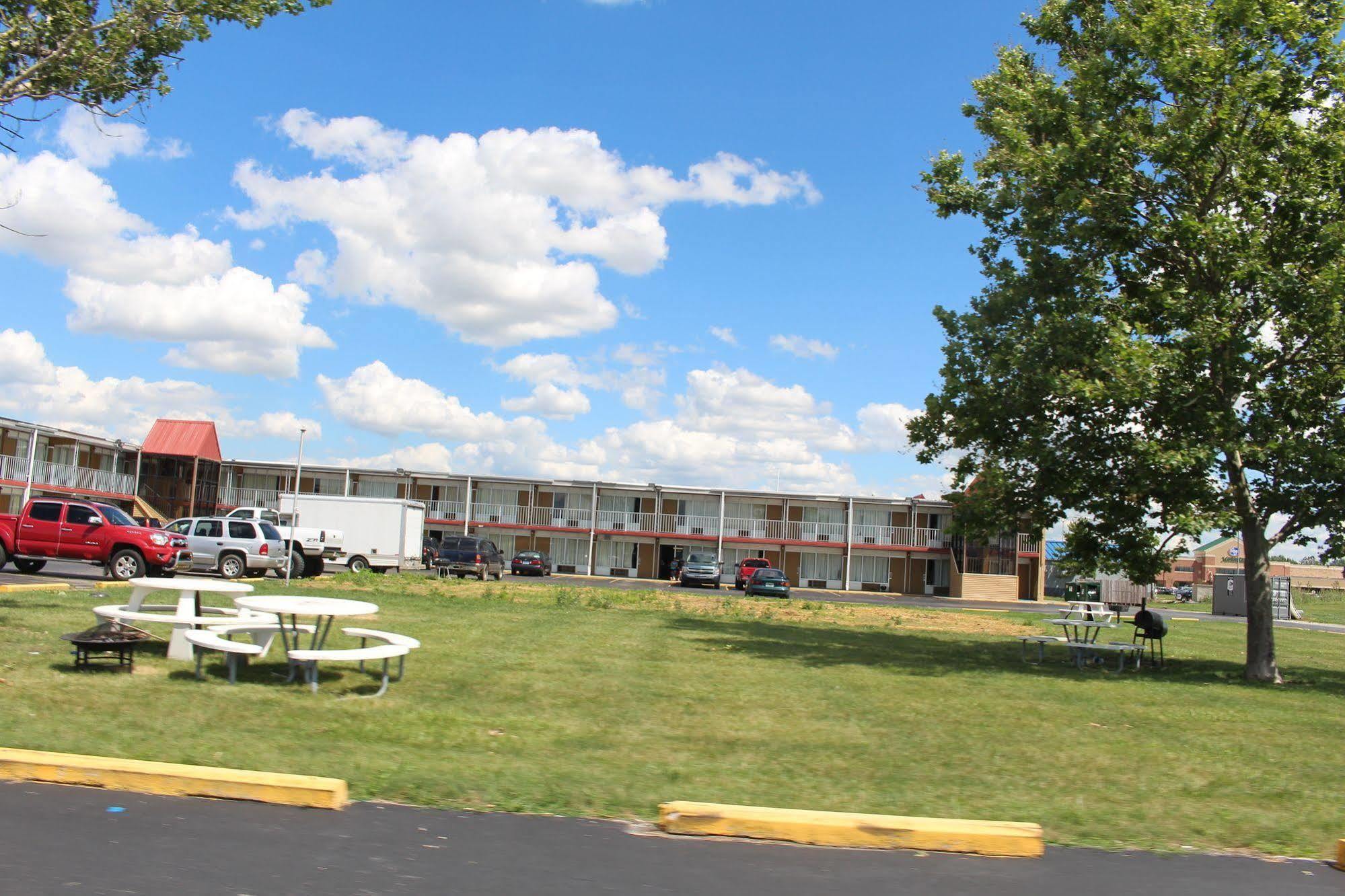 Super 8 By Wyndham Perrysburg-Toledo Hotel Luaran gambar
