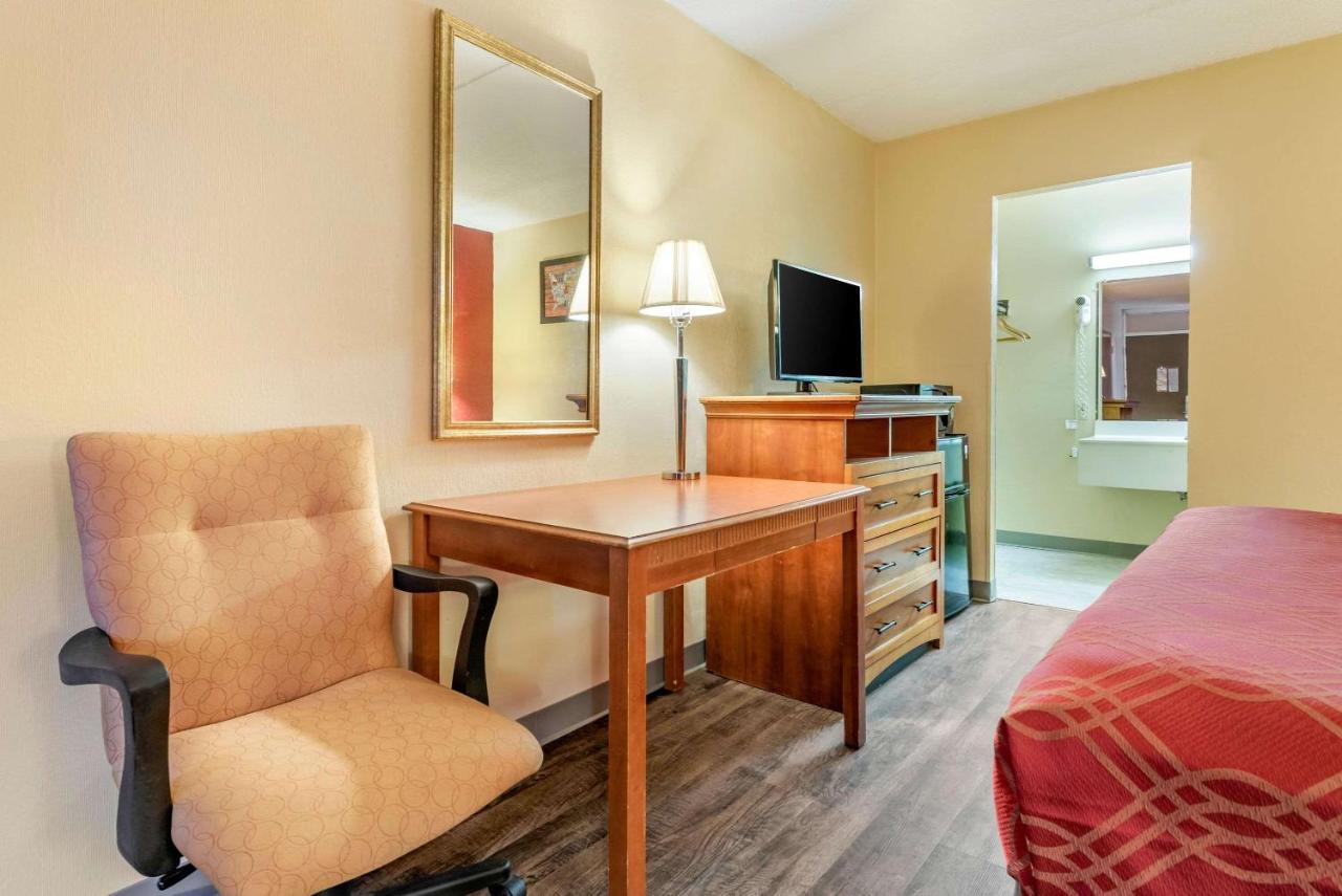 Super 8 By Wyndham Perrysburg-Toledo Hotel Luaran gambar