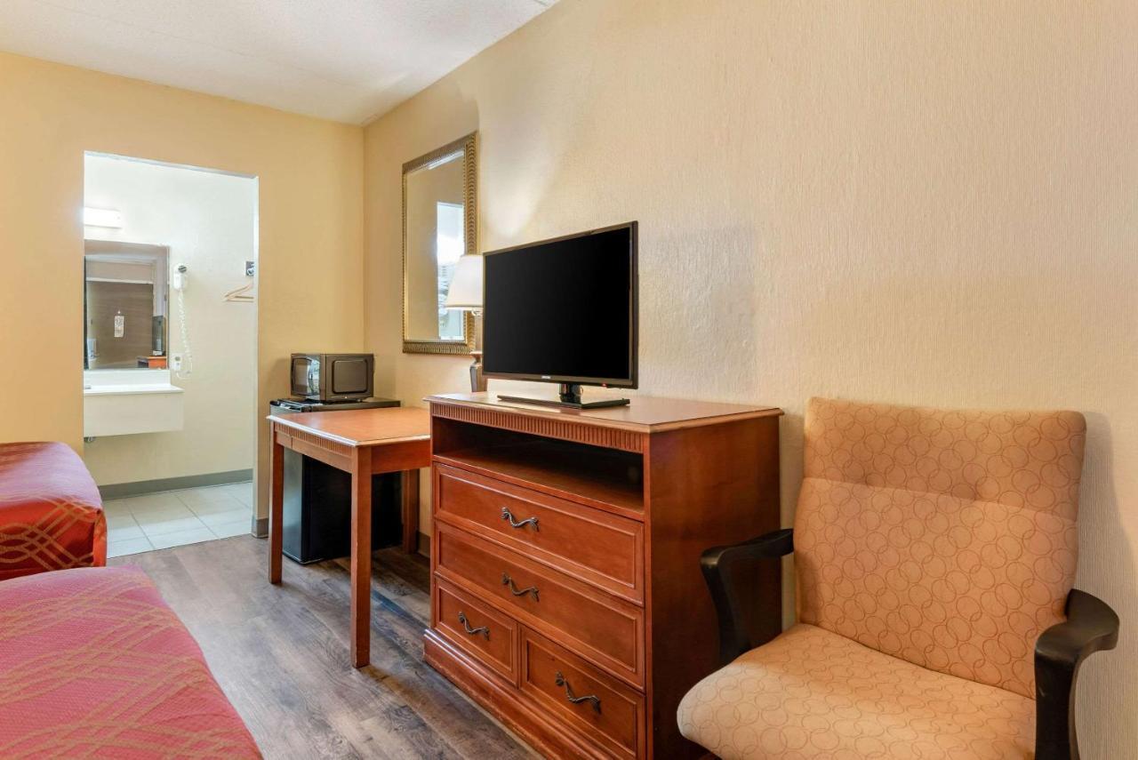 Super 8 By Wyndham Perrysburg-Toledo Hotel Luaran gambar